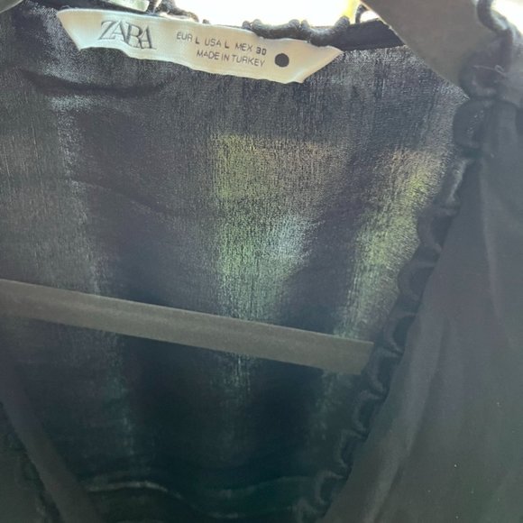 Zara blouse with dainty eyelet detail - Picture 2 of 3